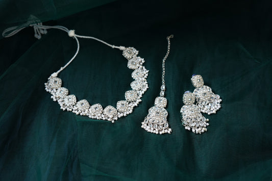 White Silver Tone Kundan Necklace Set with Earrings & Maang Tikka
